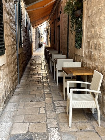 211105DubrovnikNarrowStreet