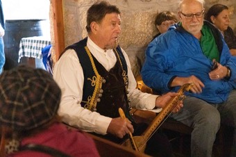 211108SplitFolkMusician