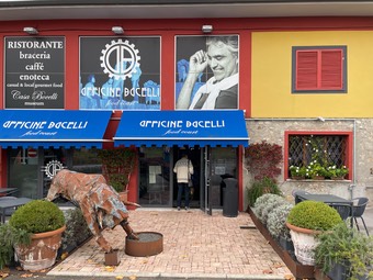 211115TuscanyBocelliEntrance