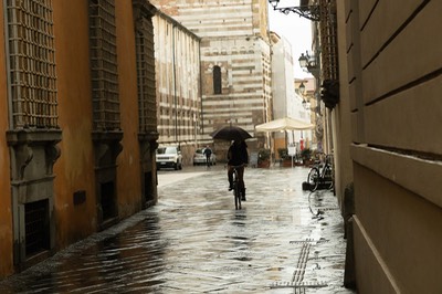 211115TuscanyLuccaBicycleUmbrella