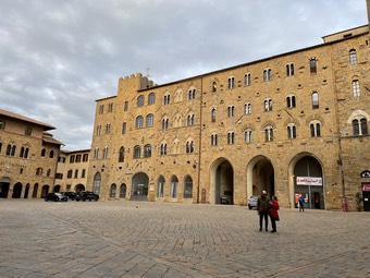 211115TuscanyVolerraSquare