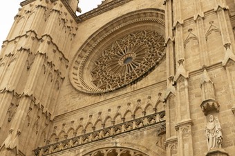 211118MallorcaCathedralWindow